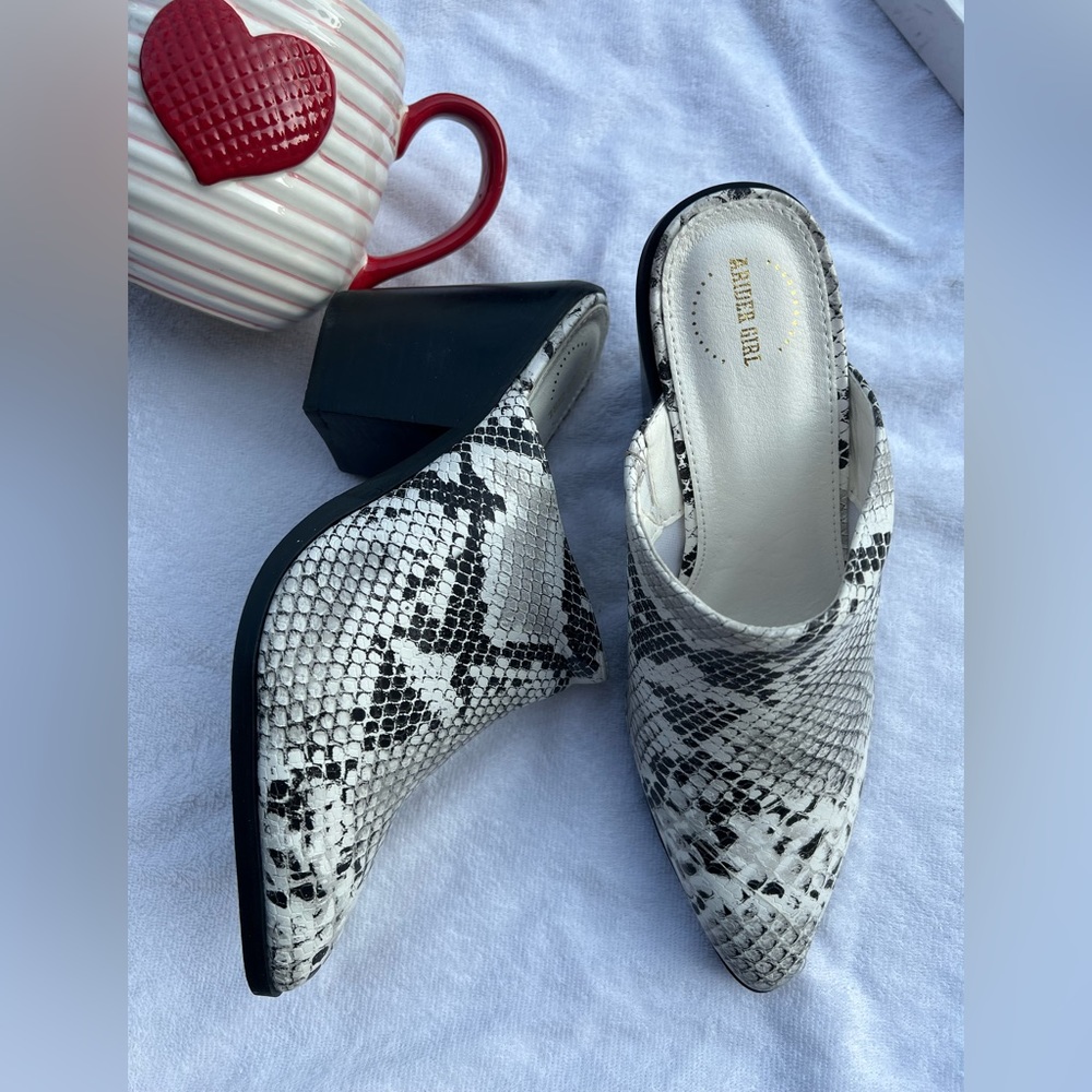 GORGEOUS REPTILE BOOTIES♥️